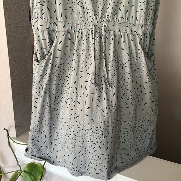Toad & Co - Tica Dress- Large.  Has flattering drawstring waist and pockets. - Picture 3 of 4